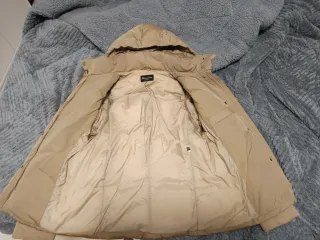 Parka Massimo Dutti.