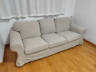 Sofá beige de ikea