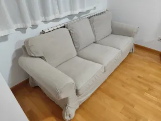 Sofá beige de ikea
