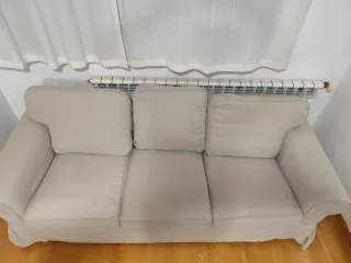 Sofá beige de ikea
