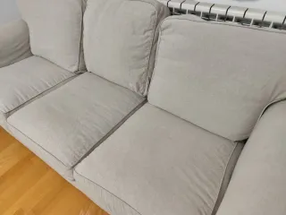 Sofá beige de ikea