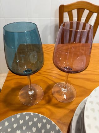 Juego de platos con corazones grises Dos copas