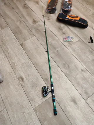 Caña de pescar y carrete nuevo a estrenar