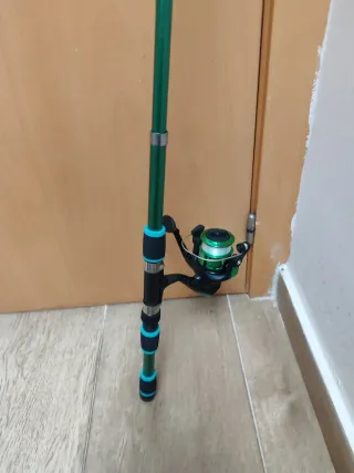 Caña de pescar y carrete nuevo a estrenar
