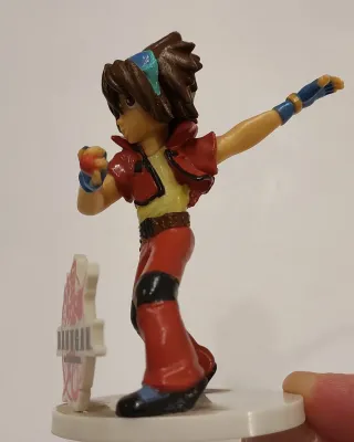 Figura Bakugan con peana