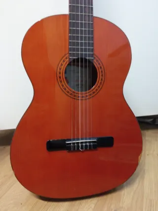 Guitarra Clásica Española Roja Jorge Banús Lopez