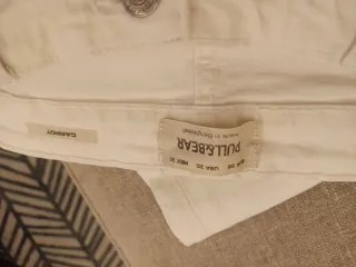 Dos pantalones vaqueros blancos Pull&Bear