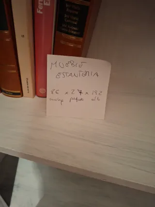 Estantería madera para restaurar o usar así.