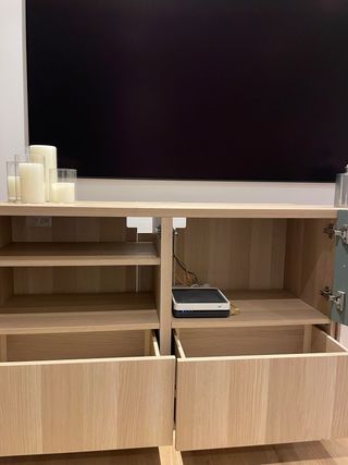 Mueble TV IKEA BESTÅ con estantes + pasacables