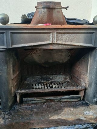 Chimenea antigua metal y cristal