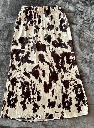 Saia de cetim com estampa de vaca