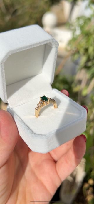 Anillo Oro 18k Esmeralda y Brillantes