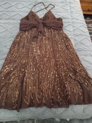 Vestido largo rojo con pedrería