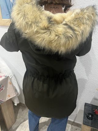 Chaqueta verde militar con capucha