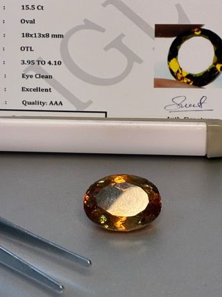 Zultanita Natural Brasileña 15.5ct Certificada