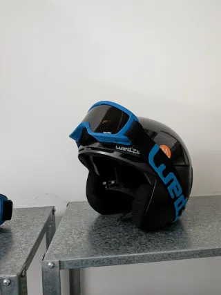 Casco de esquí con gafas. talla M
