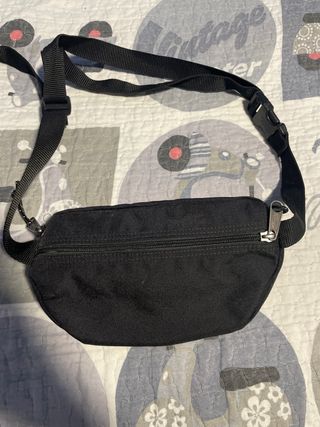 Riñonera Eastpak Negra Básica