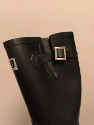 Botas de agua Mustang estilo motero