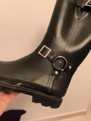 Botas de agua Mustang estilo motero