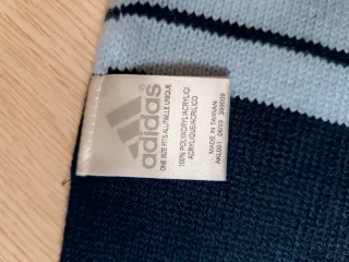 Bufanda Adidas azul y gris