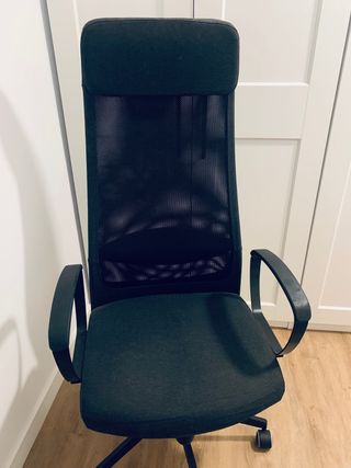 Silla de oficina MARKUS negra