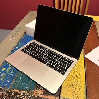MacBook Pro 13 2017 i5 8GB + Caricatore Originale