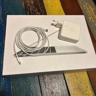 MacBook Pro 13 2017 i5 8GB + Caricatore Originale