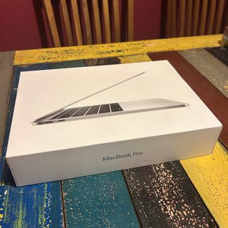 MacBook Pro 13 2017 i5 8GB + Caricatore Originale