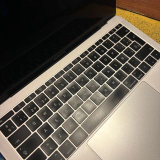 MacBook Pro 13 2017 i5 8GB + Caricatore Originale