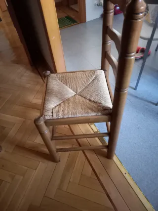 Aparador y mesa de madera