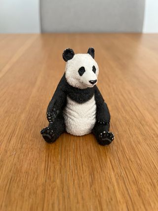 Muñeco de panda sentado