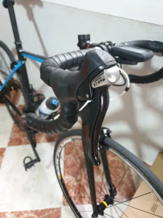 Bicicleta de carretera Cube