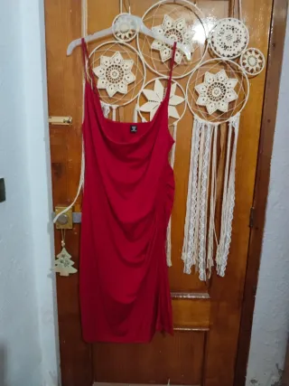 Vestido rojo drapeado tirantes