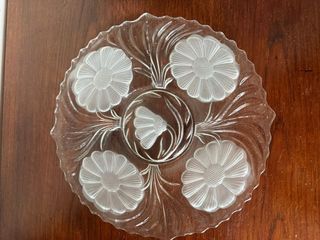 Travessa de vidro com flores