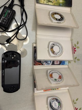 Consola PSP Negra + 4 Juegos
