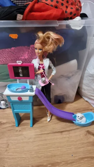 Barbie Veterinaria con Accesorios
