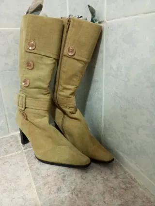 Botas altas beige mujer