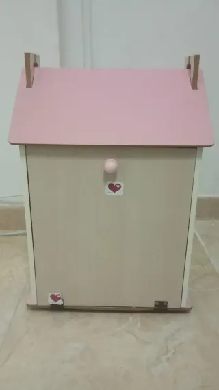 Casita de muñecas de madera