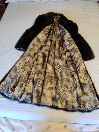 Abrigo de piel marrón  SUPER BONITO