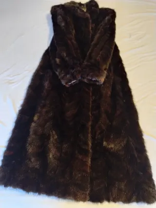 Abrigo de piel marrón  SUPER BONITO