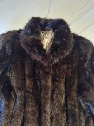 Abrigo de piel marrón  SUPER BONITO