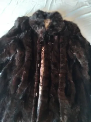 Abrigo de piel marrón  SUPER BONITO