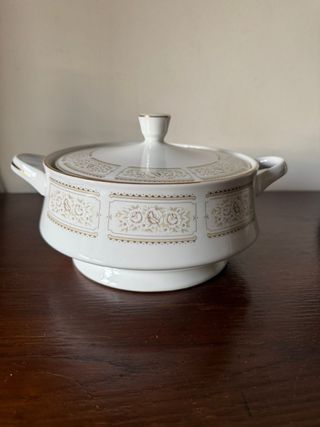 Travessa de Porcelana com Detalhes Dourados
