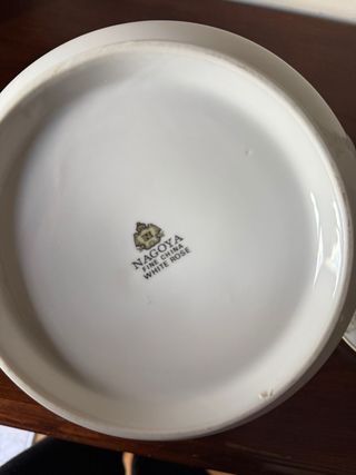 Travessa de Porcelana com Detalhes Dourados