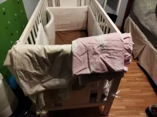 Cuna bebé blanca con diseño