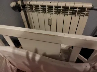 Cuna bebé blanca con diseño