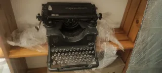 Máquina de escribir Hispano Olivetti