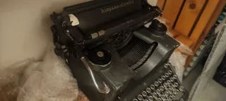 Máquina de escribir Hispano Olivetti
