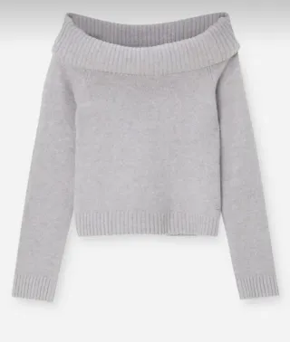 Chompa gris hombros descubiertos