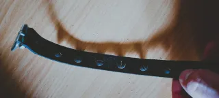 Bracciale pelle nero con 6 borchie